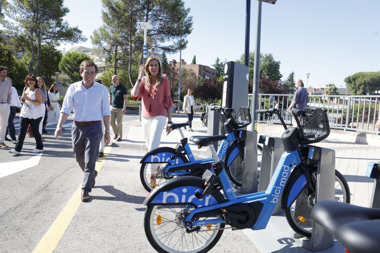 Martínez-Almeida y Tejero inauguran el servicio de Bicimad.