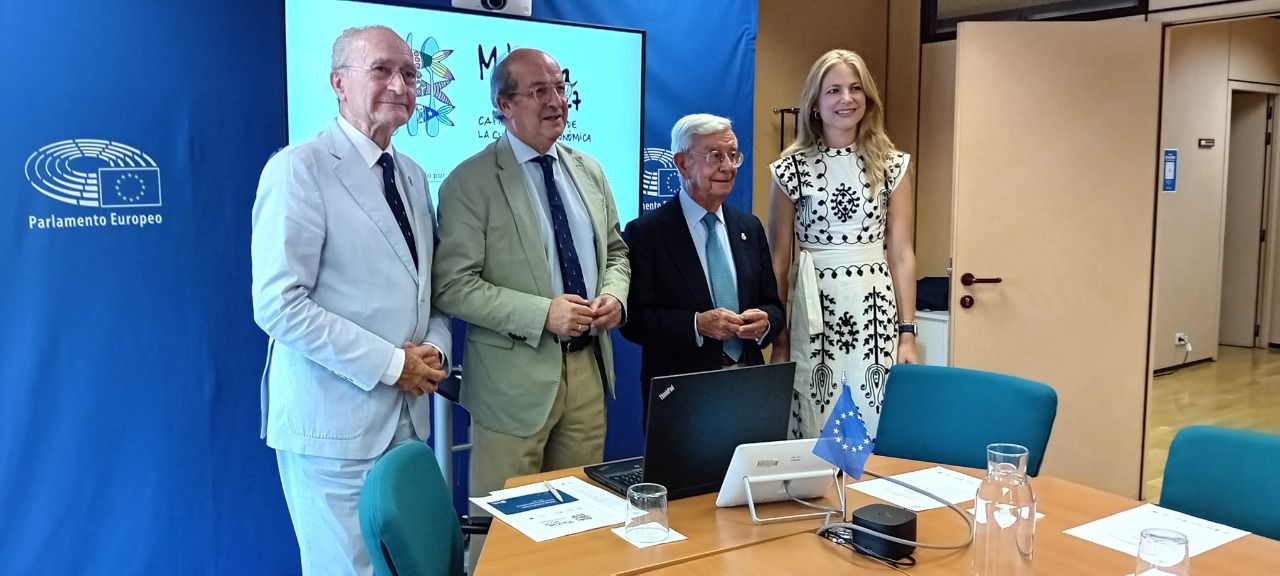 El alcalde de Málaga, Francisco de la Torre, a la izquierda, Daniel Calleja, director general de la Representación de la Comisión Europea en España, Rafael Anson, copresidente de la Comunidad Europea de la Nueva Gastronomia y Teresa Astolfi, delegada de la Junta de Andalucía en Madrid- Foto: María José Cavadas