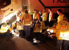 Los servicios de emergencias intentar reanimar al trabajador