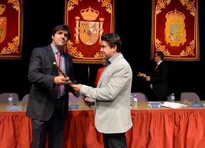 David Conde entrega el bastón de mando a Guillermo Gross
