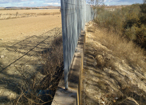 Zona con vallas en el perímetro de las lagunas (noviembre)